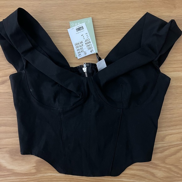 black crop top - Picture 1 of 4